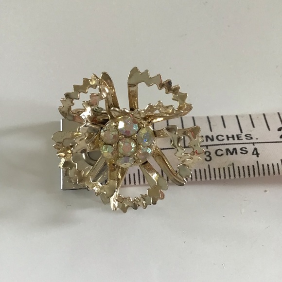 Sarah Coventry Vintage Gold Tone Brooch Pin and Clip-on Earrings Set Demi Parure - Picture 8 of 10